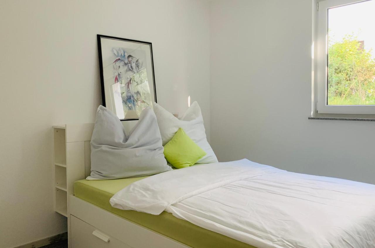 Firmen & Ferienwohnung Brecht 1 Waibstadt Екстер'єр фото
