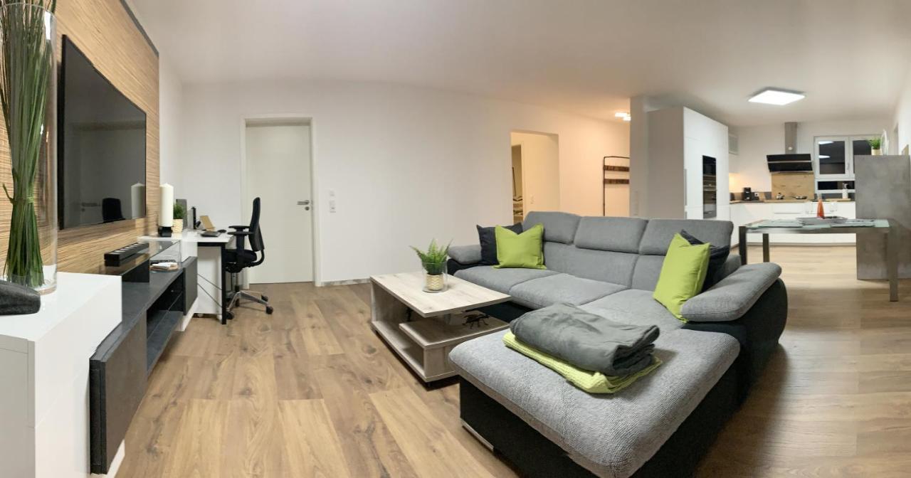 Firmen & Ferienwohnung Brecht 1 Waibstadt Екстер'єр фото