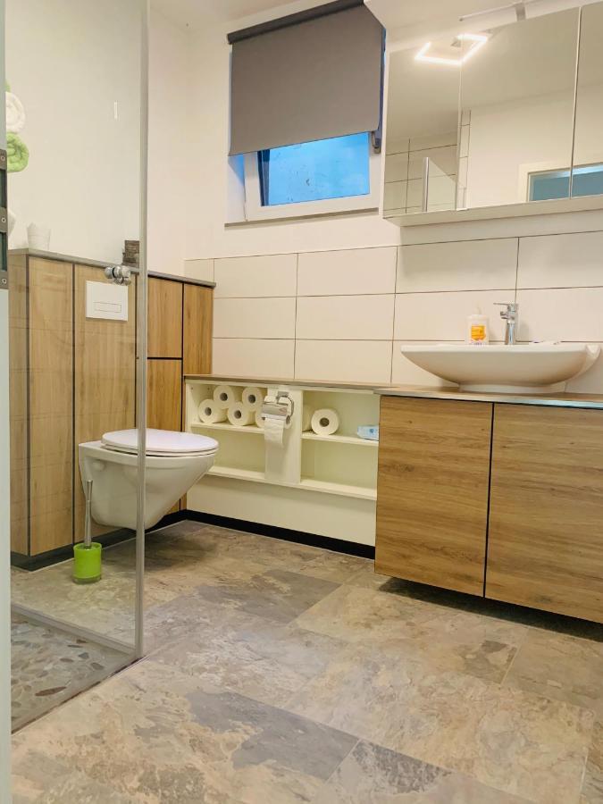 Firmen & Ferienwohnung Brecht 1 Waibstadt Екстер'єр фото